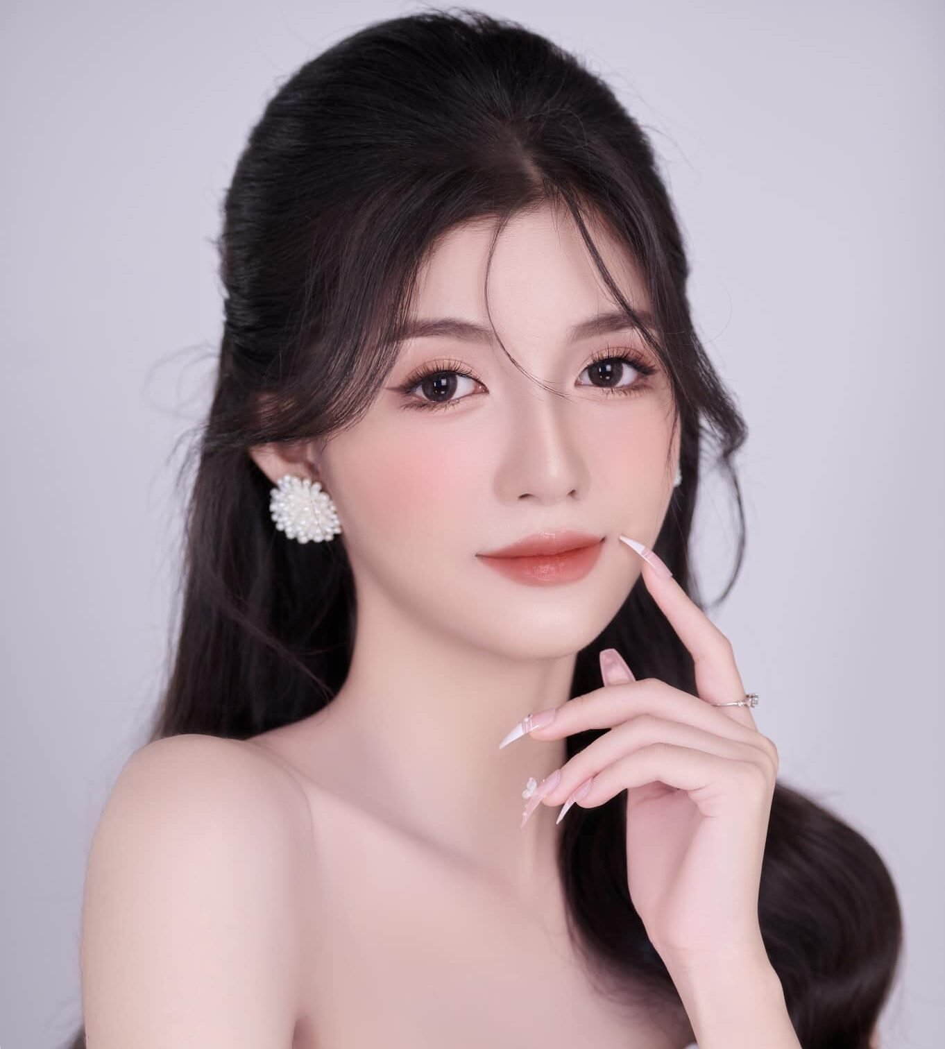 Basic / Natural makeup for tourists in Hoi An