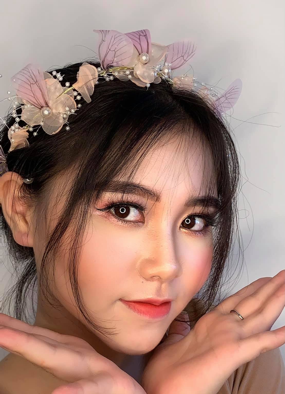 Polished wedding guest beauty for a lantern evening in Hoi An